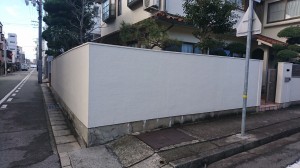 姫路市道路境界に高く積まれたブロック塀を安全な塀にリフォーム工事 姫路市の外構 エクステリア お庭のことなら サンガーデンへ