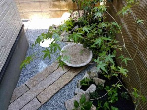 浴室から眺める坪庭 姫路市の外構 エクステリア お庭のことなら サンガーデンへ