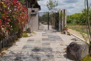 和風モダン外構工事｜自然樹形の雑木が美しい四季の変化が楽しめるお庭