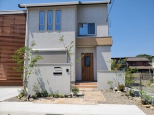 姫路市桧家住宅（HINOKIYA）に似合うおしゃれで素敵な新築外構｜ナチュラルカラーで統一したエクステリア