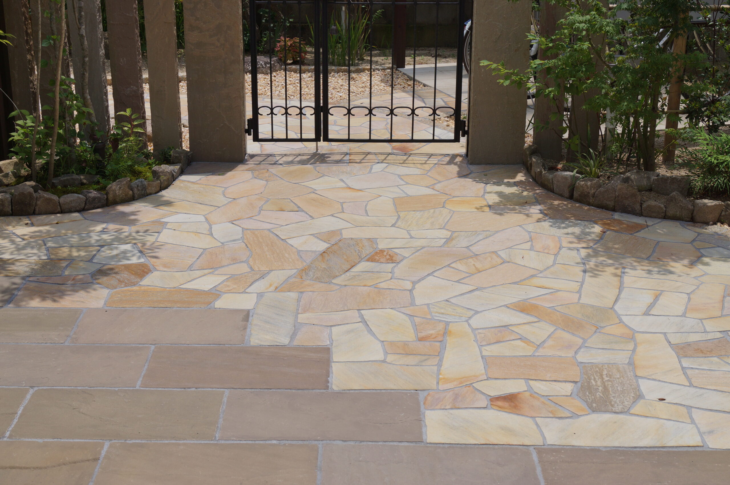 石貼りアプローチ