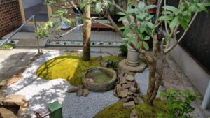 ご両親の思い出の水鉢・灯篭を再利用したリノベーション工事