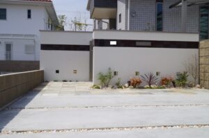 姫路市外構｜門扉は機能としては必要それをあえて見せないオシャレでスッキリとした門廻り