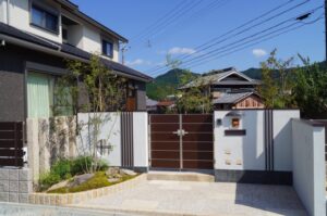 神崎郡モダンな庭｜白塗り壁と植栽の素敵な外構エクステリア工事