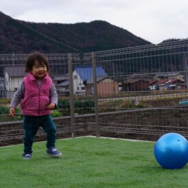 人工芝のお庭　市川