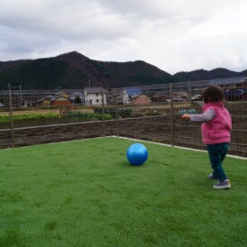 人工芝のお庭　市川