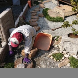 和庭の砂利入れ替え