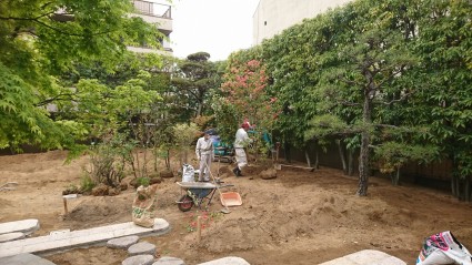 おんつつじの植え付け植栽工事 姫路 姫路市の外構 エクステリア お庭のことなら サンガーデンへ