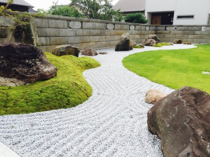 芝生の庭　播磨町